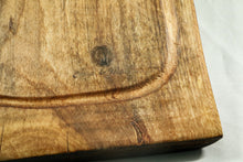Cargar imagen en el visor de la galería, Tabla parrillera rustica para cortar y picar de 70 cm de largo