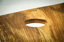 Cargar imagen en el visor de la galería, Tabla parrillera rustica para cortar y picar de 70 cm de largo