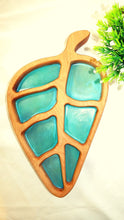 Cargar imagen en el visor de la galería, tabla de picoteo con forma de hoja